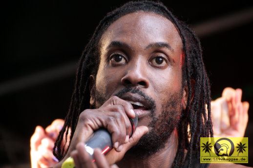 Nesbeth (Jam) with The House Of Riddim Band 21. Reggae Jam Festival - Bersenbrueck 25. Juli 2015 (1).JPG